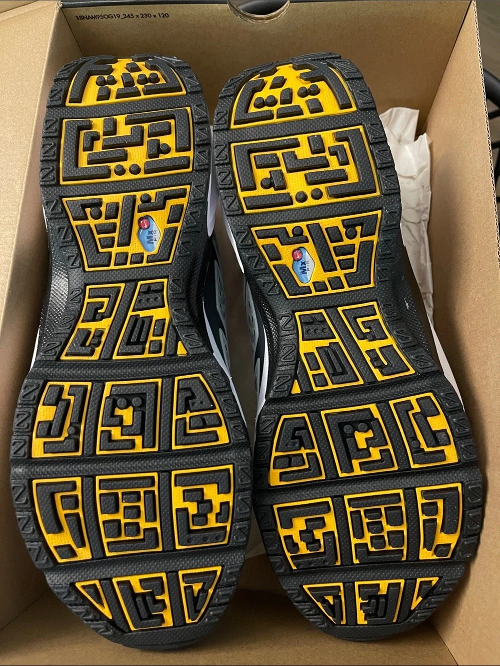Air Max Sndr Canyon Gold (never worn)